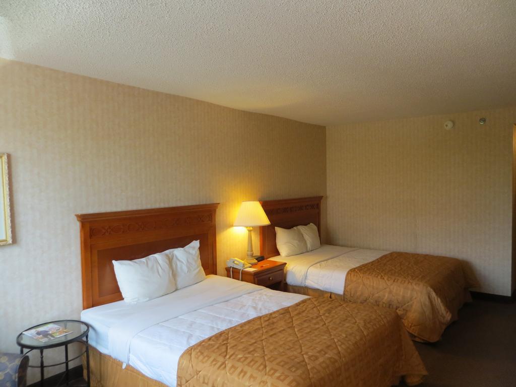 Gateway Hotel Dallas Park Central Room photo