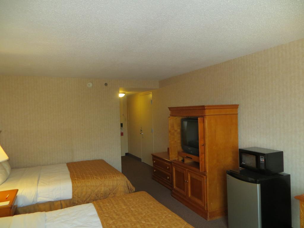 Gateway Hotel Dallas Park Central Room photo
