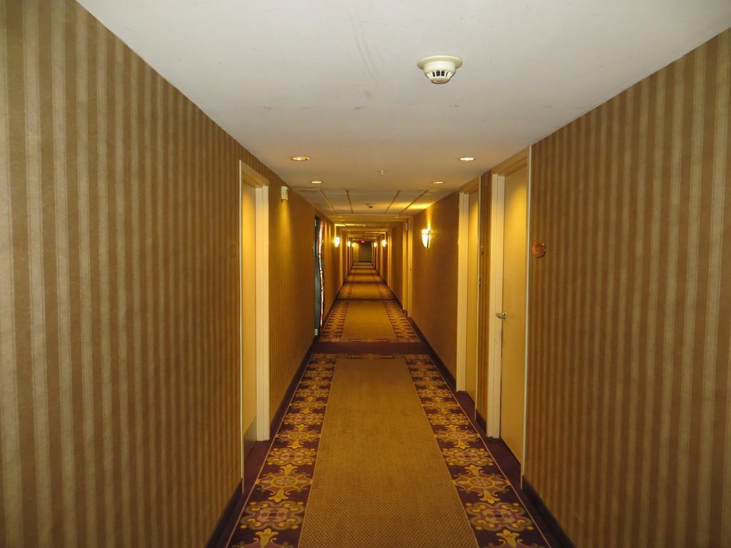 Gateway Hotel Dallas Park Central Exterior photo