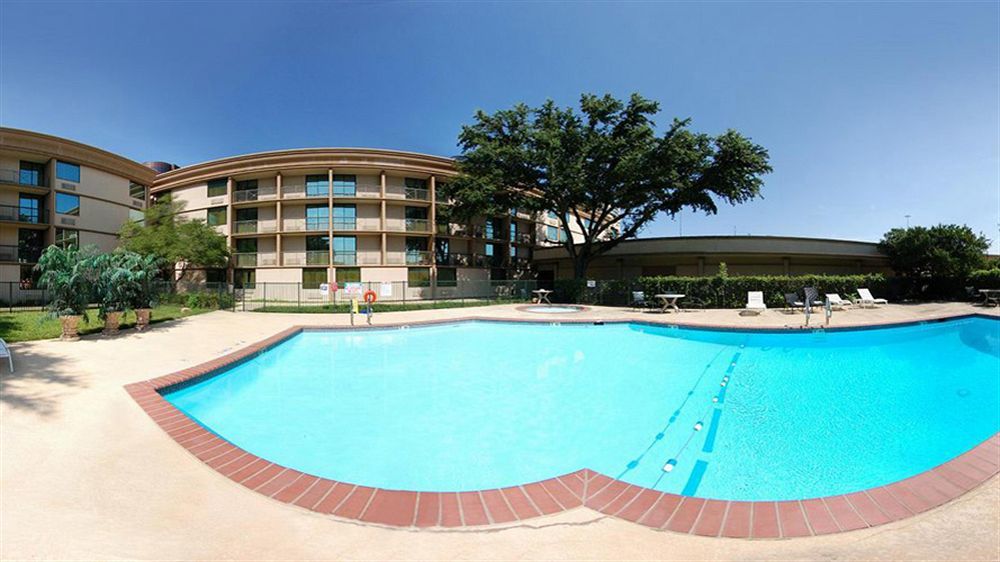 Gateway Hotel Dallas Park Central Exterior photo