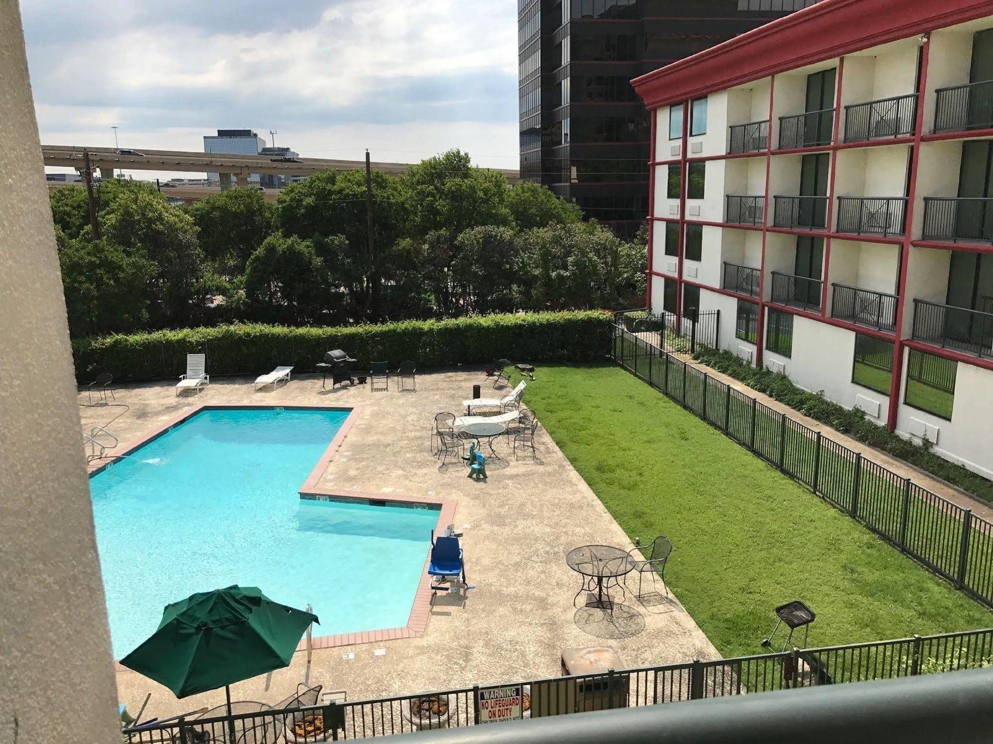 Gateway Hotel Dallas Park Central Exterior photo