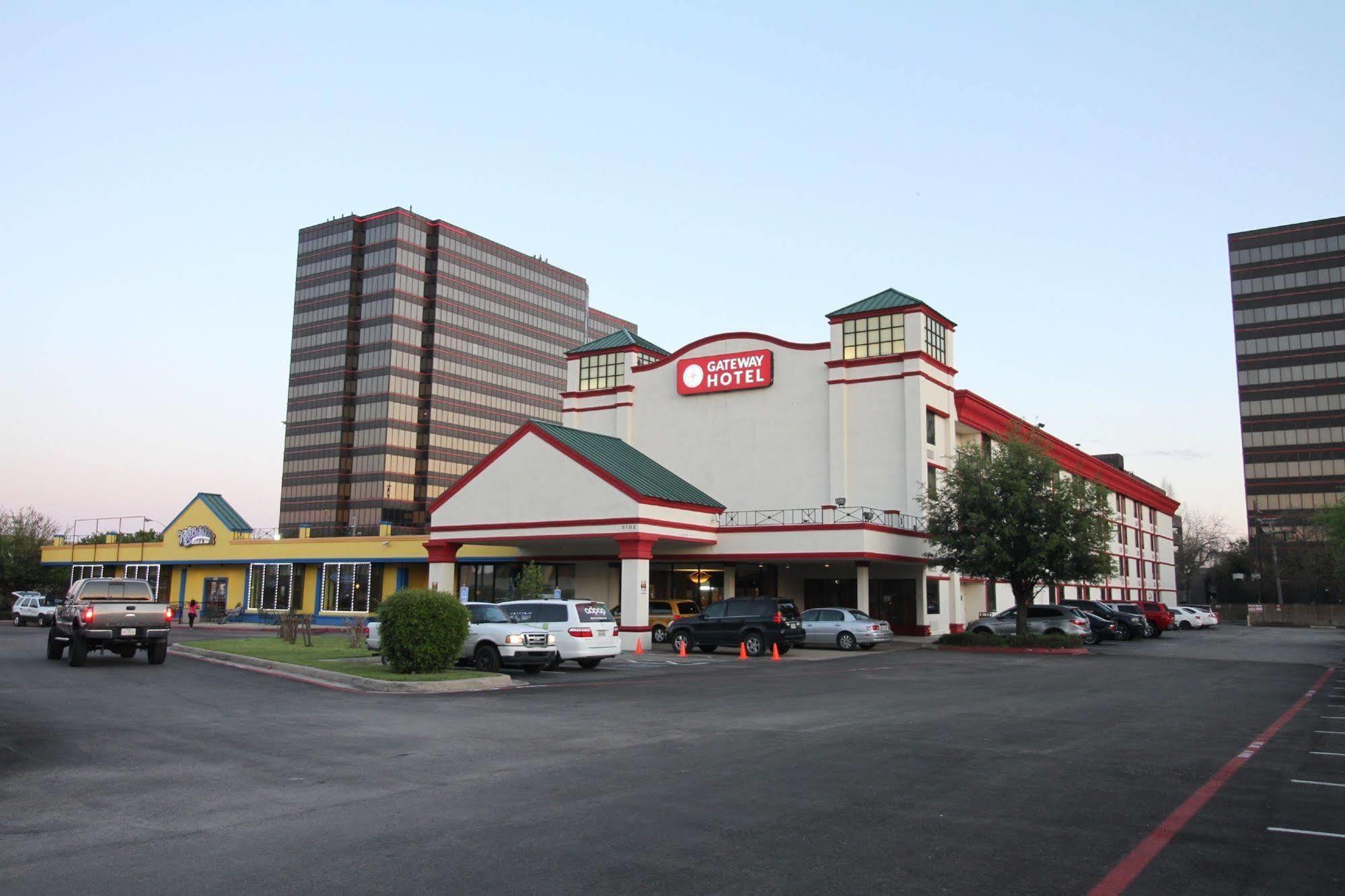 Gateway Hotel Dallas Park Central Exterior photo